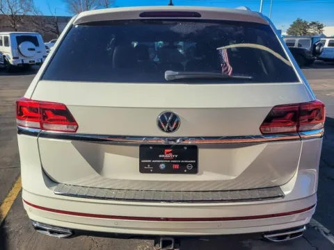 More photos of 2021 Volkswagen Atlas 3.6L V6 SEL Premium R-Line at Maserati Alfa Romeo of Naperville, IL