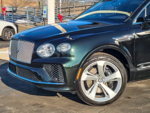 Photos of 2021 Bentley Bentayga V8 for sale in Naperville, IL at Maserati Alfa Romeo of Naperville