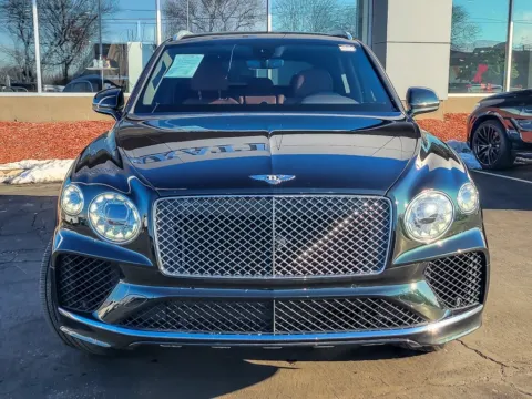 More photos of 2021 Bentley Bentayga V8 at Maserati Alfa Romeo of Naperville, IL