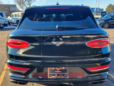 More photos of 2021 Bentley Bentayga V8 at Maserati Alfa Romeo of Naperville, IL