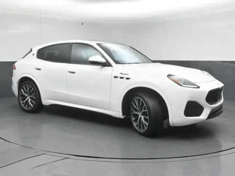 More photos of 2023 Maserati Grecale Modena at Maserati Alfa Romeo of Naperville, IL