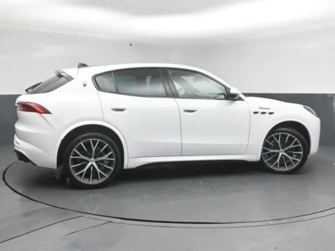 More photos of 2023 Maserati Grecale Modena at Maserati Alfa Romeo of Naperville, IL