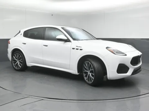 More photos of 2023 Maserati Grecale Modena at Maserati Alfa Romeo of Naperville, IL