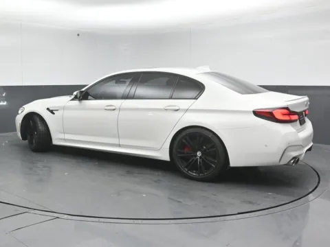 More photos of 2022 BMW M5 at Maserati Alfa Romeo of Naperville, IL
