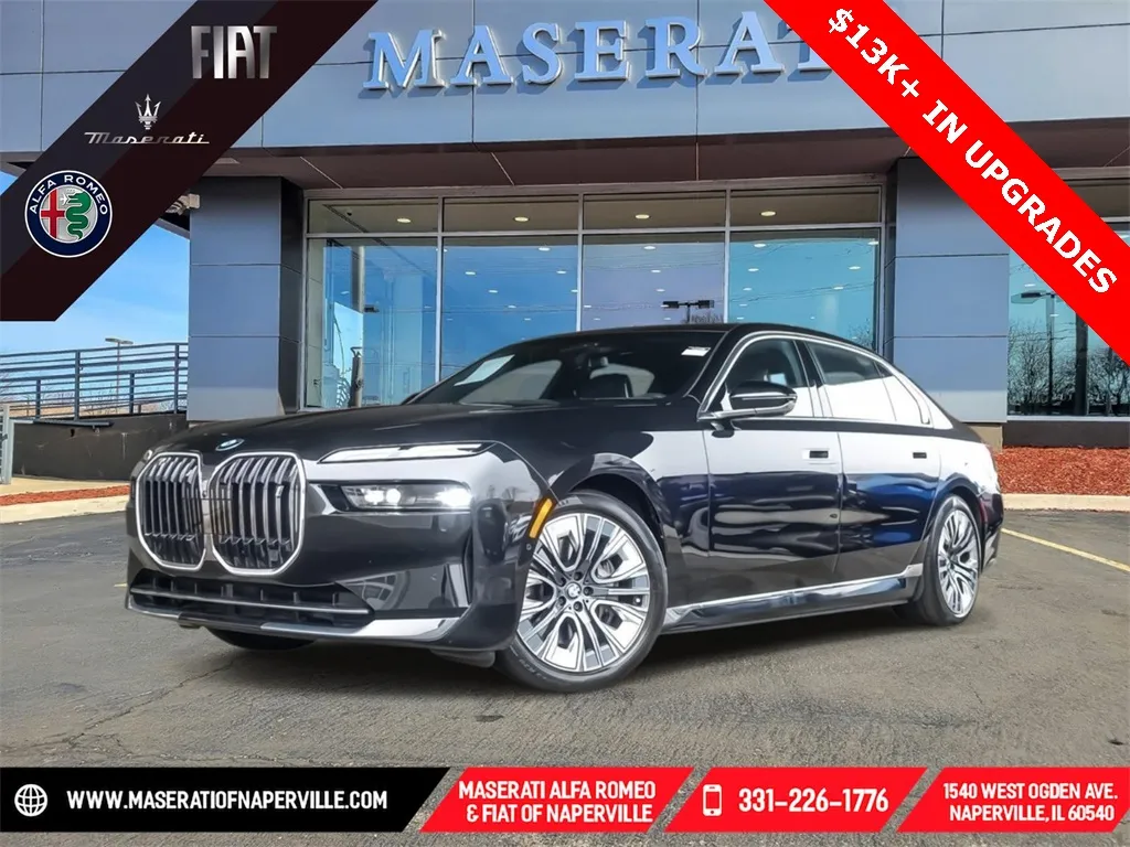 Black 2023 BMW i7 xDrive60 for sale in Naperville, IL