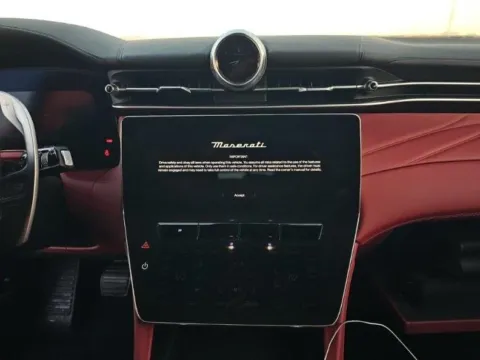 More photos of 2023 Maserati Grecale Modena at Maserati Alfa Romeo of Naperville, IL