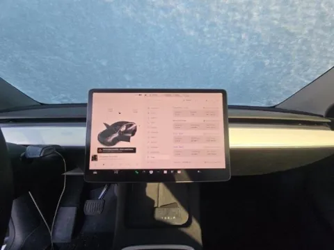 More photos of 2021 Tesla Model Y Long Range at Maserati Alfa Romeo of Naperville, IL