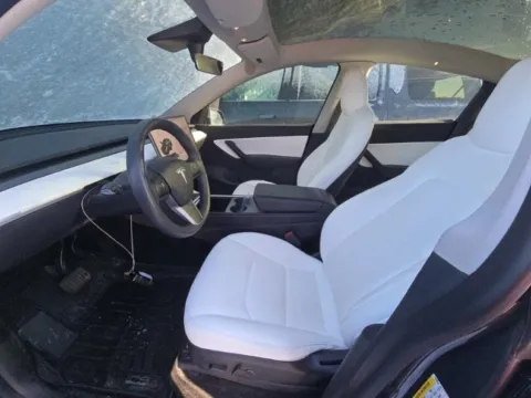 More photos of 2021 Tesla Model Y Long Range at Maserati Alfa Romeo of Naperville, IL