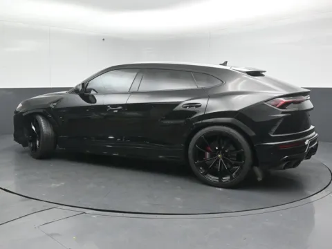 More photos of 2021 Lamborghini Urus Pearl Capsule at Maserati Alfa Romeo of Naperville, IL