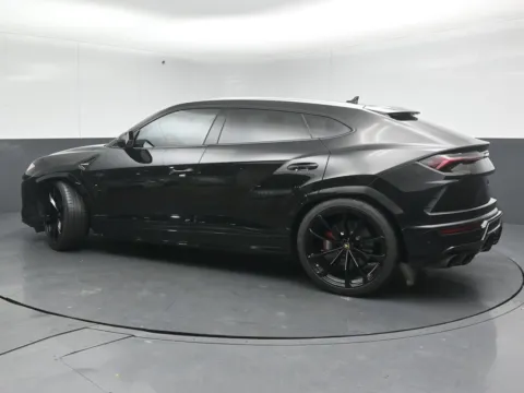 More photos of 2021 Lamborghini Urus Pearl Capsule at Maserati Alfa Romeo of Naperville, IL