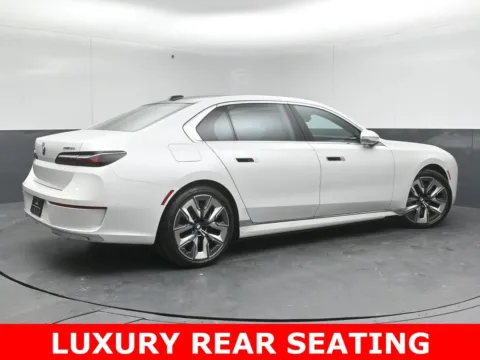 More photos of 2023 BMW i7 xDrive60 at Maserati Alfa Romeo of Naperville, IL