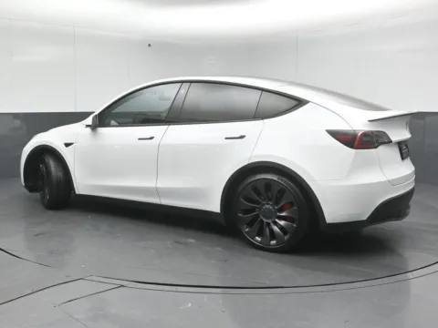 More photos of 2022 Tesla Model Y Performance at Maserati Alfa Romeo of Naperville, IL