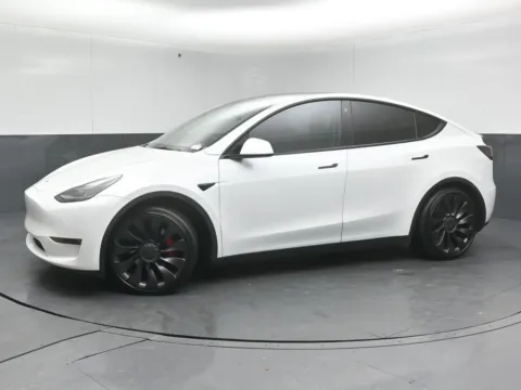 More photos of 2022 Tesla Model Y Performance at Maserati Alfa Romeo of Naperville, IL