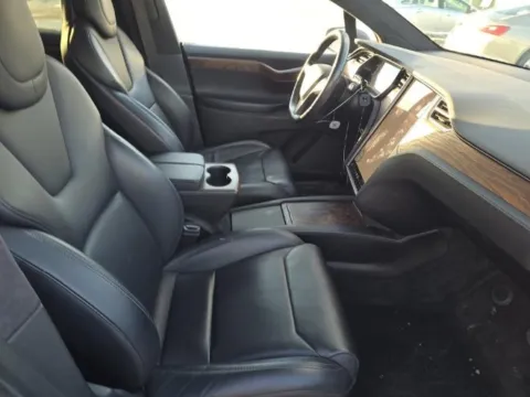 More photos of 2018 Tesla Model X 75D at Maserati Alfa Romeo of Naperville, IL