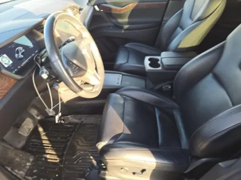 More photos of 2018 Tesla Model X 75D at Maserati Alfa Romeo of Naperville, IL