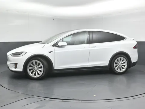 More photos of 2018 Tesla Model X 75D at Maserati Alfa Romeo of Naperville, IL