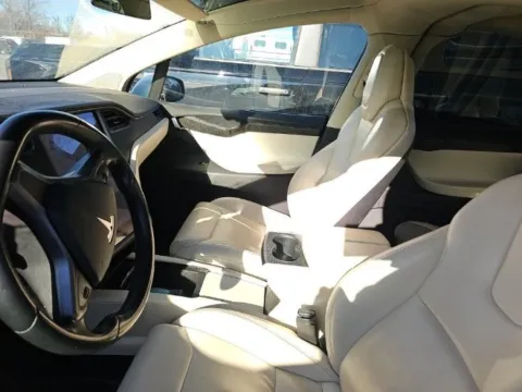 More photos of 2018 Tesla Model X 75D at Maserati Alfa Romeo of Naperville, IL