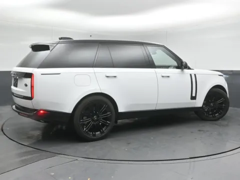 More photos of 2023 Land Rover Range Rover SE at Maserati Alfa Romeo of Naperville, IL