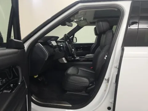 More photos of 2023 Land Rover Range Rover SE at Maserati Alfa Romeo of Naperville, IL