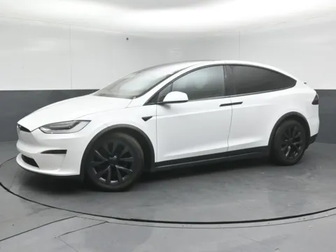More photos of 2022 Tesla Model X at Maserati Alfa Romeo of Naperville, IL