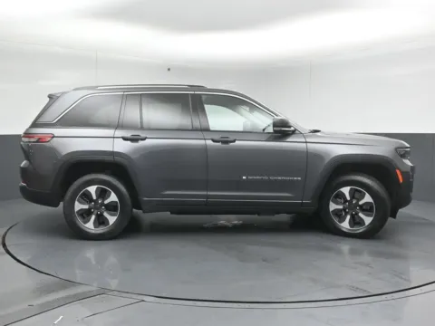More photos of 2022 Jeep Grand Cherokee 4xe at Maserati Alfa Romeo of Naperville, IL
