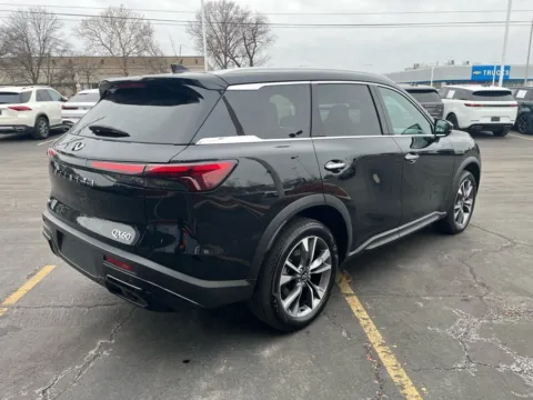 More photos of 2023 INFINITI QX60 LUXE at Maserati Alfa Romeo of Naperville, IL