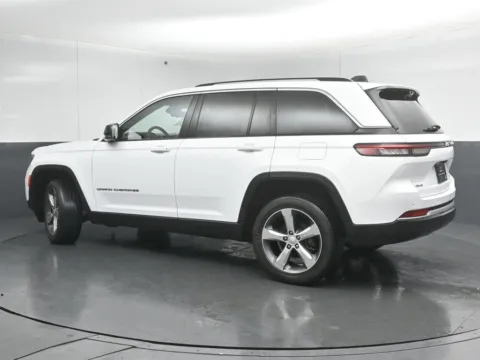 More photos of 2022 Jeep Grand Cherokee Limited at Maserati Alfa Romeo of Naperville, IL