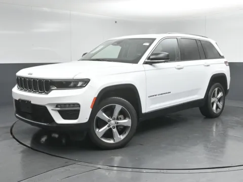 Another view of 2022 Jeep Grand Cherokee Limited for sale in Naperville, IL at Maserati Alfa Romeo of Naperville
