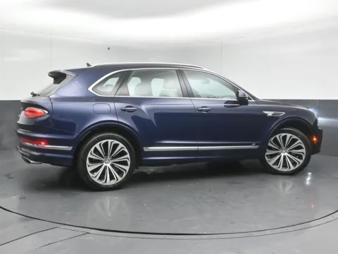 More photos of 2021 Bentley Bentayga V8 at Maserati Alfa Romeo of Naperville, IL