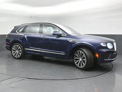 More photos of 2021 Bentley Bentayga V8 at Maserati Alfa Romeo of Naperville, IL