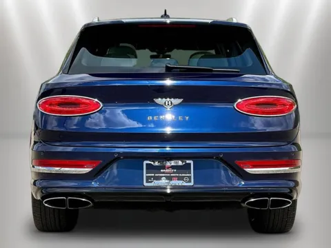 More photos of 2021 Bentley Bentayga V8 at Maserati Alfa Romeo of Naperville, IL