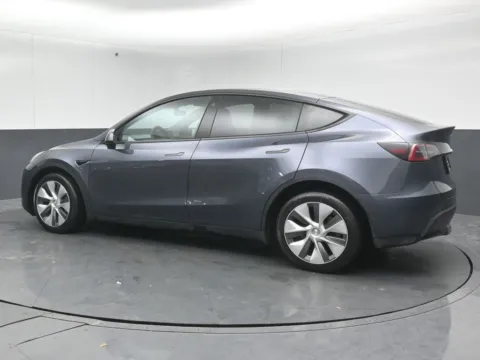 More photos of 2023 Tesla Model Y Long Range at Maserati Alfa Romeo of Naperville, IL