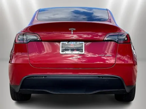 More photos of 2021 Tesla Model Y Long Range at Maserati Alfa Romeo of Naperville, IL