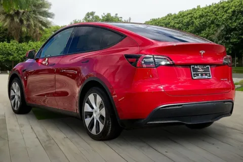 More photos of 2021 Tesla Model Y Long Range at Maserati Alfa Romeo of Naperville, IL