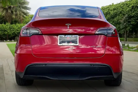 More photos of 2021 Tesla Model Y Long Range at Maserati Alfa Romeo of Naperville, IL