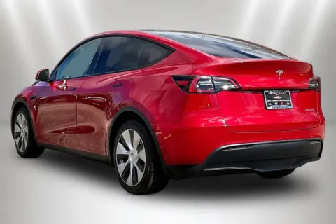 More photos of 2021 Tesla Model Y Long Range at Maserati Alfa Romeo of Naperville, IL