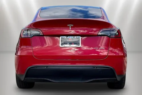 More photos of 2021 Tesla Model Y Long Range at Maserati Alfa Romeo of Naperville, IL