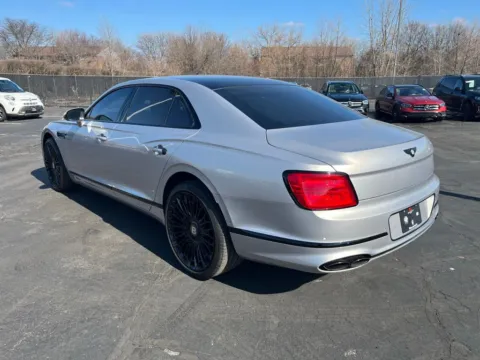 More photos of 2022 Bentley Flying Spur V8 at Maserati Alfa Romeo of Naperville, IL