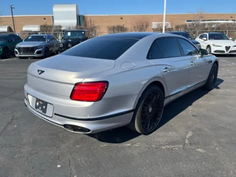 More photos of 2022 Bentley Flying Spur V8 at Maserati Alfa Romeo of Naperville, IL