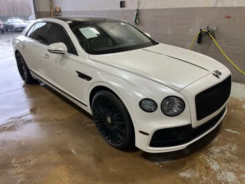 Photos of 2022 Bentley Flying Spur V8 for sale in Naperville, IL at Maserati Alfa Romeo of Naperville