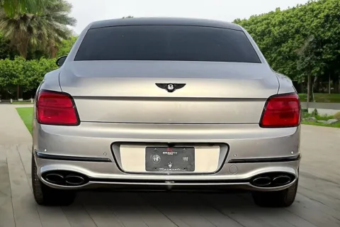 More photos of 2022 Bentley Flying Spur V8 at Maserati Alfa Romeo of Naperville, IL