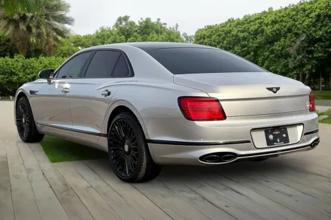 More photos of 2022 Bentley Flying Spur V8 at Maserati Alfa Romeo of Naperville, IL