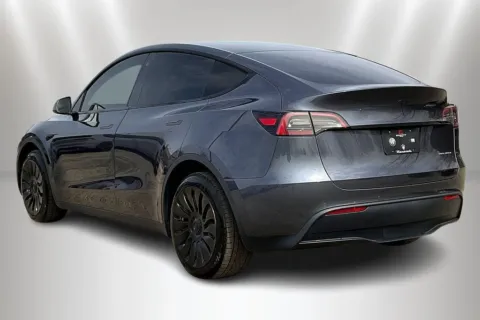 More photos of 2021 Tesla Model Y Long Range at Maserati Alfa Romeo of Naperville, IL