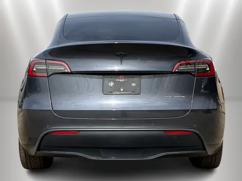 More photos of 2021 Tesla Model Y Long Range at Maserati Alfa Romeo of Naperville, IL