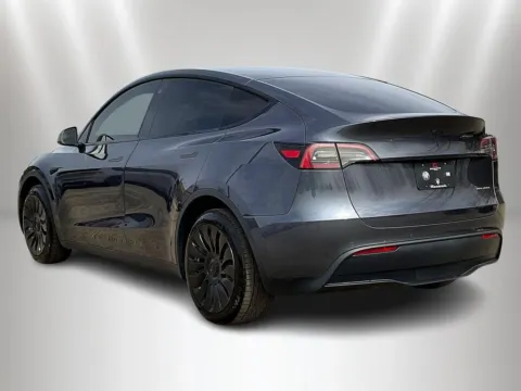 More photos of 2021 Tesla Model Y Long Range at Maserati Alfa Romeo of Naperville, IL