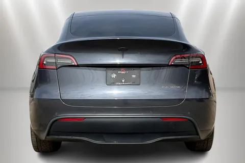 More photos of 2021 Tesla Model Y Long Range at Maserati Alfa Romeo of Naperville, IL