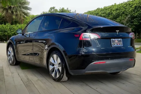 More photos of 2022 Tesla Model Y Long Range at Maserati Alfa Romeo of Naperville, IL