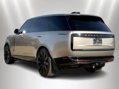 More photos of 2023 Land Rover Range Rover Autobiography at Maserati Alfa Romeo of Naperville, IL