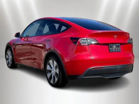 More photos of 2021 Tesla Model Y Long Range at Maserati Alfa Romeo of Naperville, IL