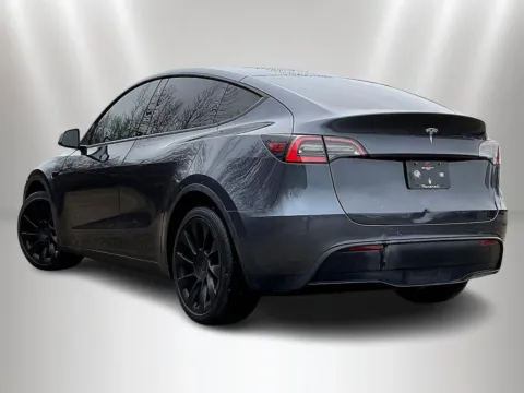 More photos of 2021 Tesla Model Y Long Range at Maserati Alfa Romeo of Naperville, IL